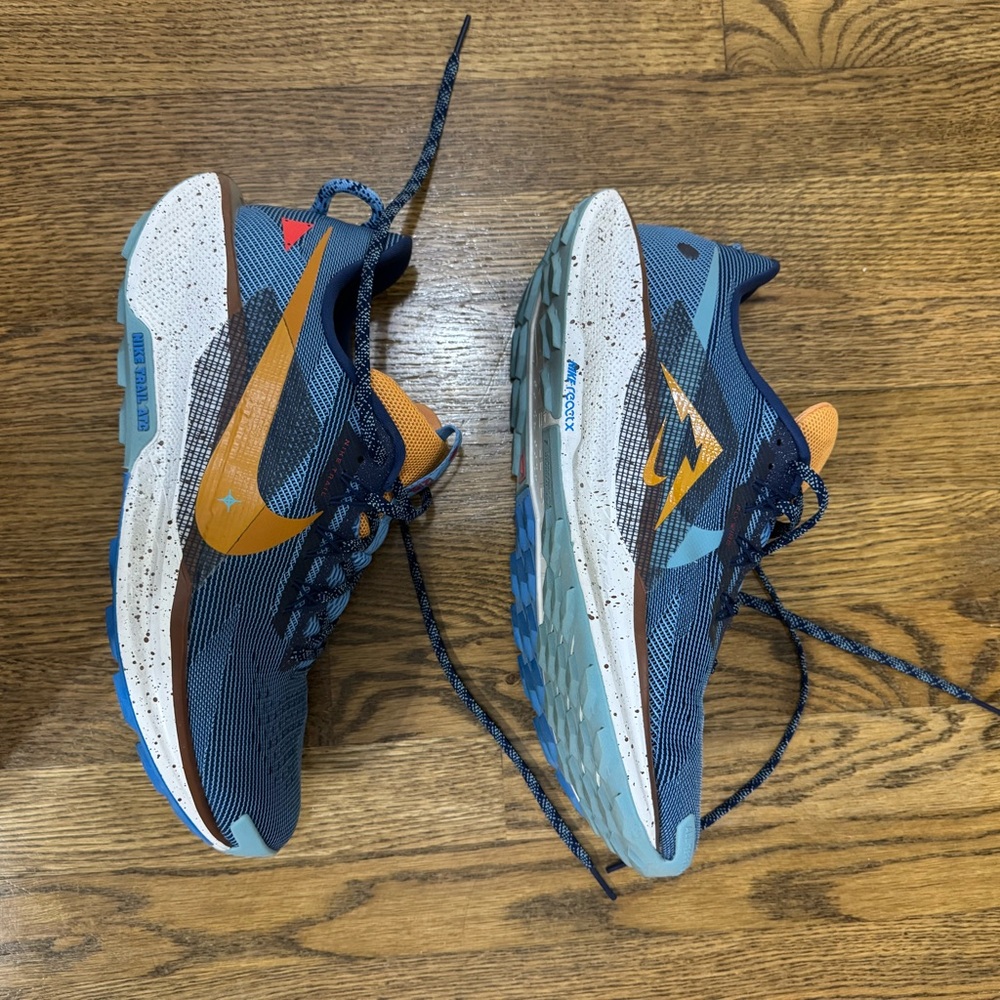 Nike Pegasus Trail 5, Blue and Orange Athletic shoe